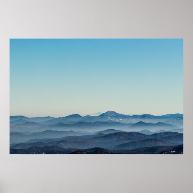 Nebelschichten, Hügel und Berge Poster (Vorne)