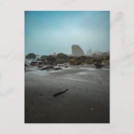 Nebelstrand mit Meeresstapeln Postkarte