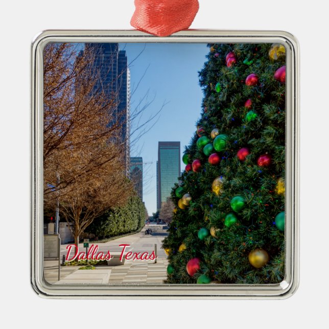 Neben dem Dallas Weihnachtsbaum Metal Ornament (Vorne)