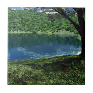 Neben tiefen Gewässern dekorative Fliesen