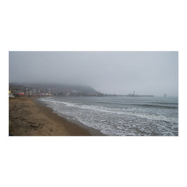 Nebliger Morgen am South Bay Beach, Scarborough Poster