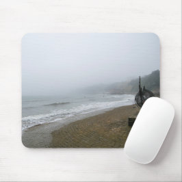 Nebliger Strand von Scarborough Mousepad
