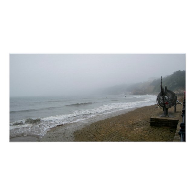 Nebliger Strand von Scarborough Poster (Vorderseite)