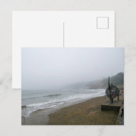 Nebliger Strand von Scarborough Postkarte