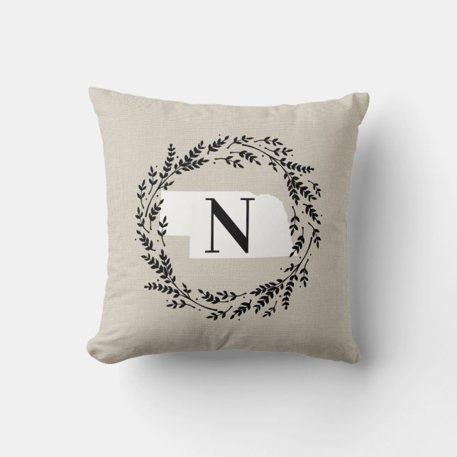 Nebraska Rustic Wreath Monogram Throw Kissen (Vorderseite)