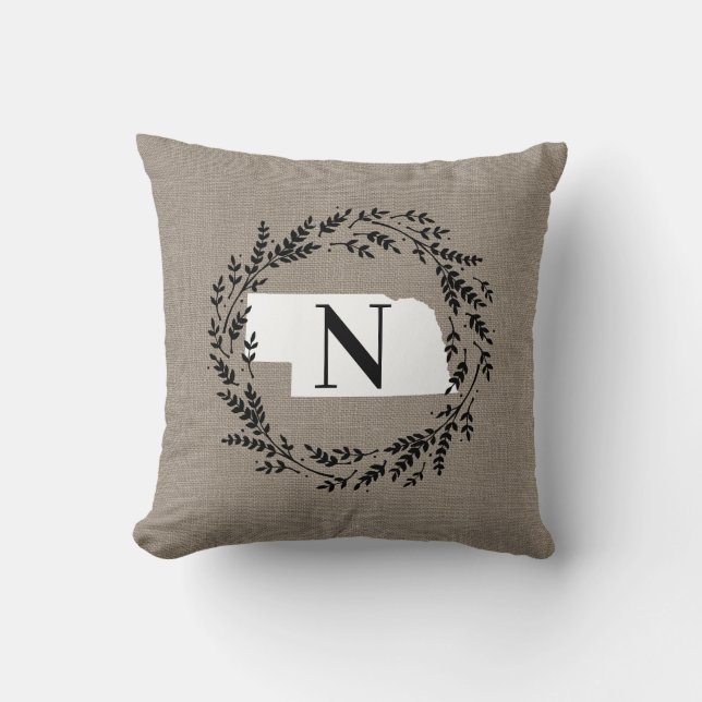 Nebraska Rustic Wreath Monogram Throw Kissen (Vorderseite)