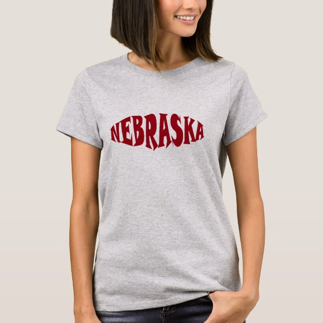 Nebraska Stilisierter roter Text T-Shirt (Vorderseite)