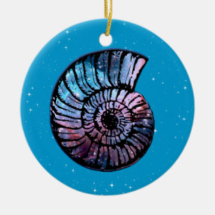 Nebula mit Sternen in einer Nautilus-Muschel Keramik Ornament