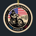 Needles Highway South Dakota Motorrad Keramik Ornament<br><div class="desc">Needles Highway in einem Vintagen,  bedrückten Stil Emblem gemacht. Es ist eine landschaftliche Fahrt,  die in Süd-Dakota und neben dem Peter Norbeck Landschaftlich Byway zu finden ist.</div>