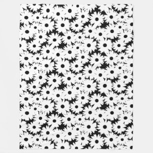 Negative Space Daisies weiß auf schwarz Fleecedecke