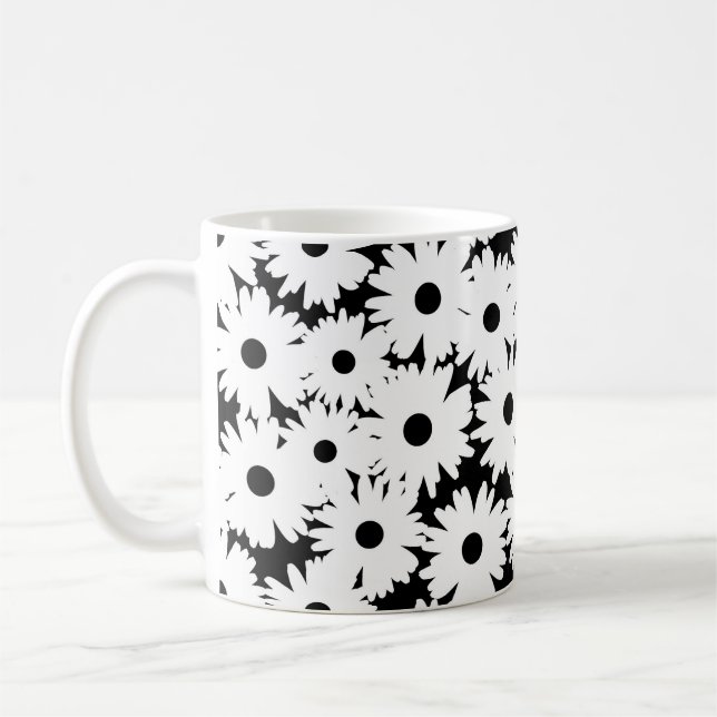 Negative Space Daisies weiß auf schwarz Kaffeetasse (Links)