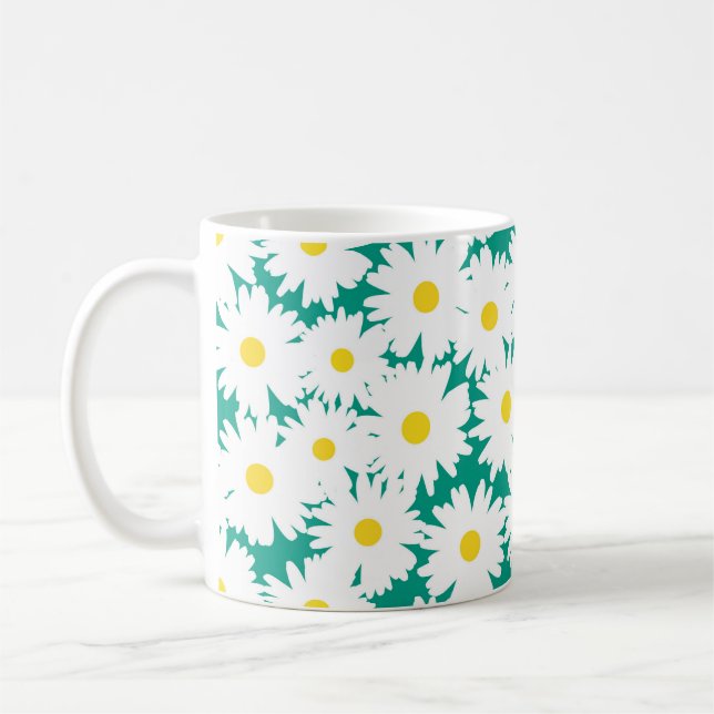Negative Space Daisies weiß gelb auf grün Kaffeetasse (Links)