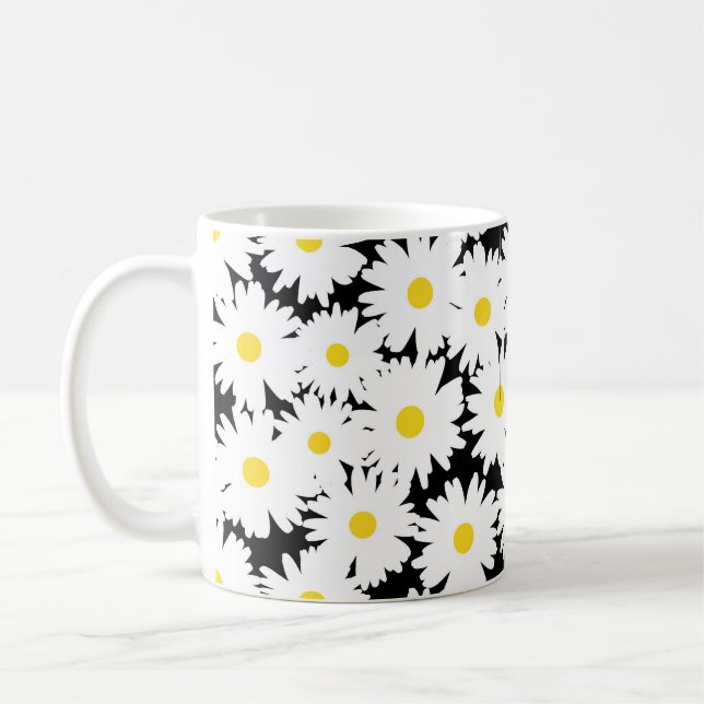 Negative Space Daisies weiß gelb auf schwarz Kaffeetasse (Links)