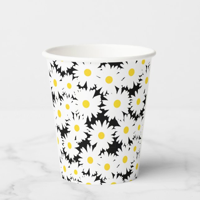 Negative Space Daisies weiß gelb auf schwarz Pappbecher (Vorderseite)