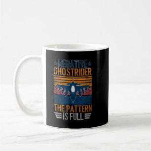 Negatives Ghost-Reiter-Muster ist Full-Fighter Pil Kaffeetasse