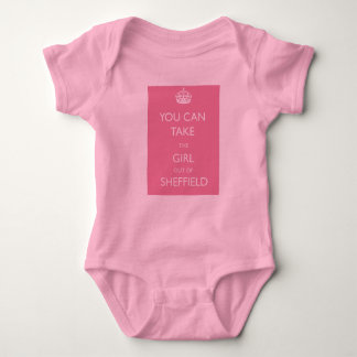 Nehmen Sie das Girl-Babygro Baby Strampler