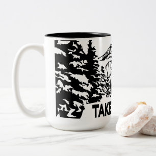 Nehmen Sie eine monochrome Berglandschaft zu Wande Zweifarbige Tasse