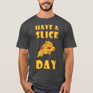 Nehmen Sie eine Pizza am Abend, die Junk Food isst T-Shirt