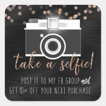 Nehmen Sie eine Selfie-Kundenloyalty-Aufkleber mit
