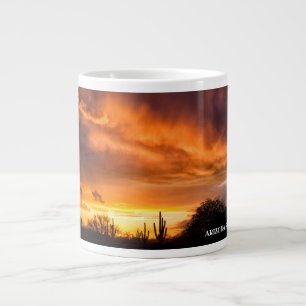 Nehmen Sie einen Arizona Sonnenuntergang mit Ihrem Jumbo-Tasse