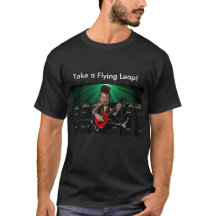 Nehmen Sie einen T - Shirt mit einem Flying Leap