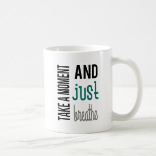 Nehmen Sie sich einen Moment und atmen Sie einfach Kaffeetasse