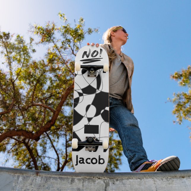 "Nein!" abstrakt schwarz auf weiß mit Ihrem Namen Skateboard (Außenbereich 1)