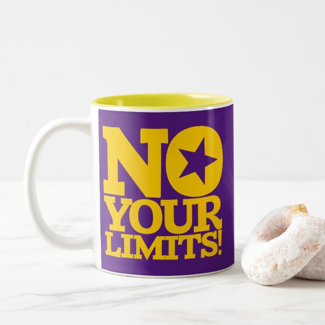 Nein, deine Grenzen! Gold Text Lila BG Zweifarbige Tasse (Mit Donut)