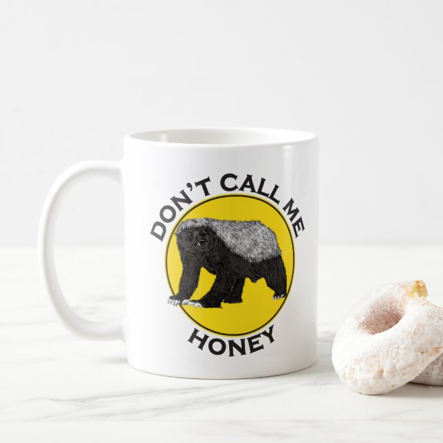 Nennen Sie mich Honey Badger Funny Badass Animal A Kaffeetasse (Mit Donut)
