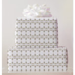 Neoklassische goldene Zierlilie-Muster Hochzeit Geschenkpapier<br><div class="desc">Für das letztendlich umhüllte Hochzeitsgeschenk, schauen Sie sich nur dieses neoklassische Design an, das aus einem italienischen Ornament aus dem 18. Jahrhundert von Giambattista Bodoni gemustert und in metallischem Gold reproduziert wurde. Es verströmt Glamour Hochzeit, während sie von den Generika und (ja, wir werden es sagen) völlig übergebene Symbole und...</div>