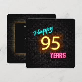 Neon 95. Geburtstag Auf Ziegelstein leuchtendes Ze Einladung