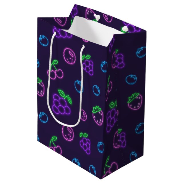 Neon-Beeren-Muster-Geschenktasche Mittlere Geschenktüte (Vorderseite Schrägansicht)