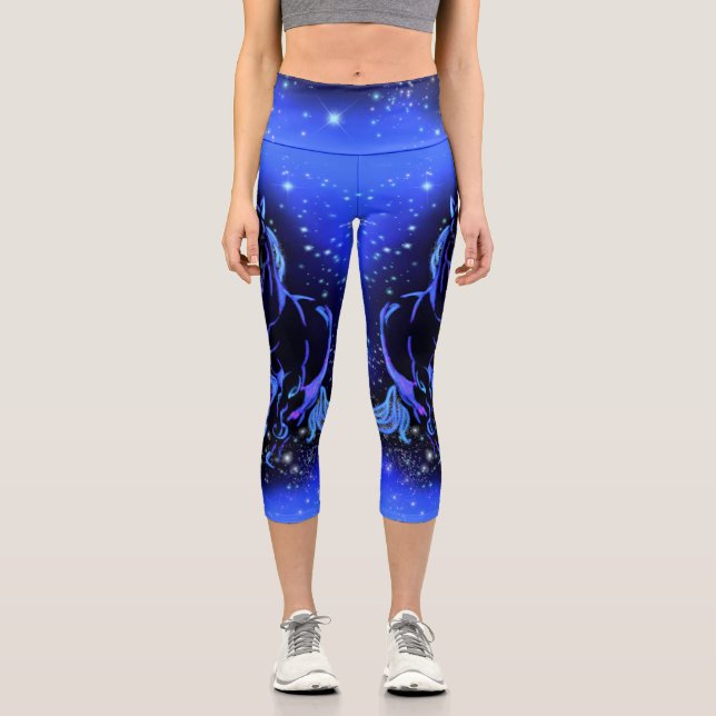 Neon Blue Horning bei Mondlicht Starry Night Capri Leggings (Vorderseite)