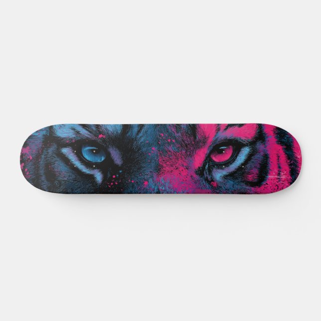Neon Blue und Pink Nah-up of Tiger Eyes Skateboard (Horizontal)