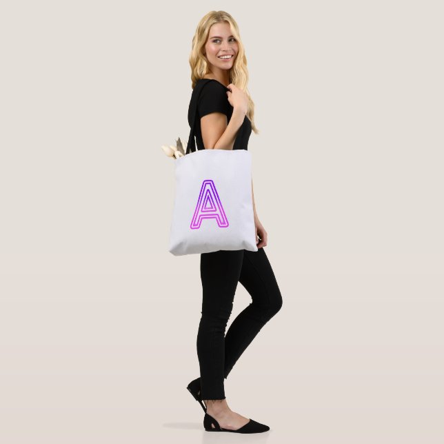 Neon-Buchstabe A Monogramm Leuchtendes Lila Rosa I (Am Model)