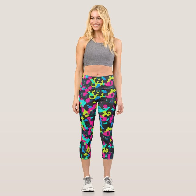 Neon Camouflage Pattern Capri Leggings (Vorderseite)