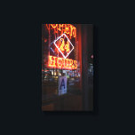 Neon Diner Sign New York City NYC rund um die Uhr  Leinwanddruck<br><div class="desc">Ein originelles Farbfoto eines 24-Stunden-Neonzeichens von OPEN im Fenster eines Abendessens auf der Upper West Side von Manhattan, New York City - der Stadt, die nie schläft! Ideal für alle, die in oder Lieben NYC leben! Viele weitere Fotos und Illustrationen aus New York sind auch in diesem Shop erhältlich. Sehen...</div>
