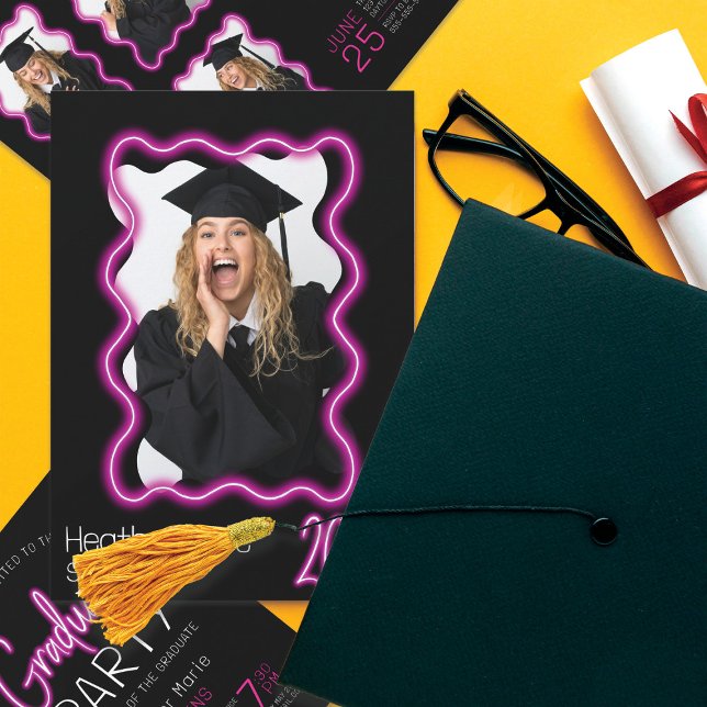Neon Glow Wavy Border Foto Graduation Party Einladung (Von Creator hochgeladen)