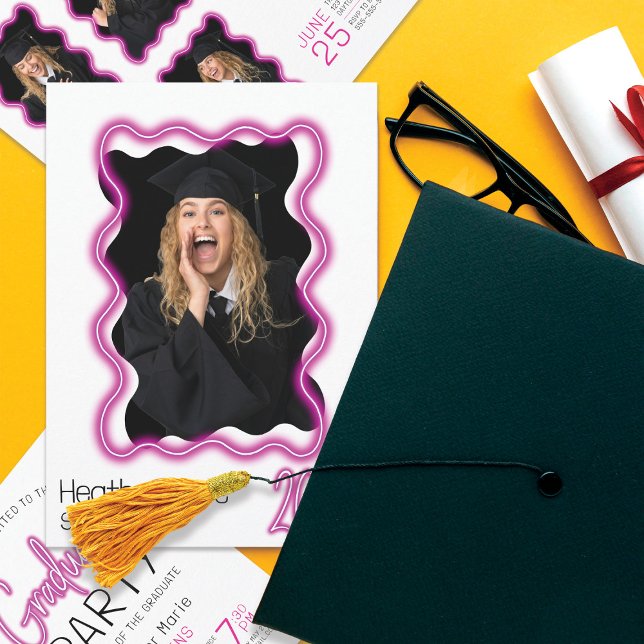 Neon Glow Wavy Border Foto Graduation Party Einladung (Von Creator hochgeladen)