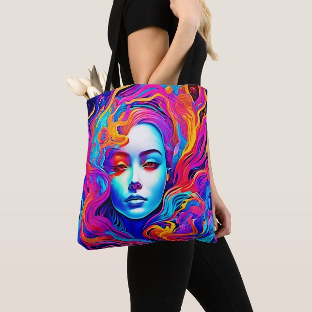 Neon Goddess mit blühendem kosmischem Haar (Von Nahem)