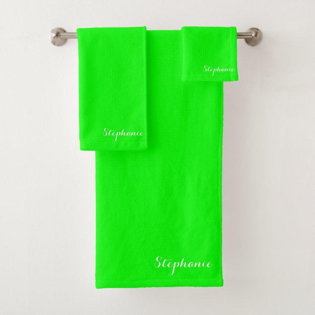 Neon Green Name Modern Elegante Monogram Boho Badhandtuch Set (Insitu)