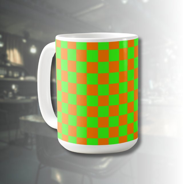 Neon Green Orange Checkerboard Vintag Kaffeetasse (Von Creator hochgeladen)