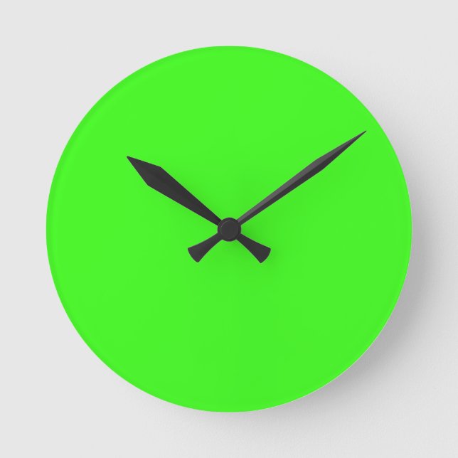 Neon Green Solid Color | Classic Runde Wanduhr (Vorderseite)