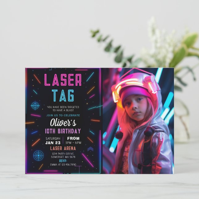 Neon Laser Tag Birthday Photo Invitation Einladung (Stehend Vorderseite)