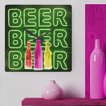 Neon LED Beer Sign Green Quadratische Wanduhr<br><div class="desc">Die quadratische Wanduhr ist mit einem neonfarbenen Bar bedruckt. Das Design hat farbige Bierflaschen und wird in LED-Streifenbeleuchtung mit dem Wort BEER versehen. Es hat eine Farbpalette von grün,  rot,  rosa und gelb. Bitte stöbern Sie in unserem Shop für alternative Farbtöne.</div>