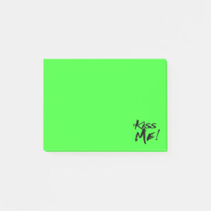 Neon-Lindgrün Küss Mich Liebe - Hochzeit, Verlobun Post-it Klebezettel