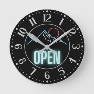 Neon Mountain Range Open Sign Runde Wanduhr