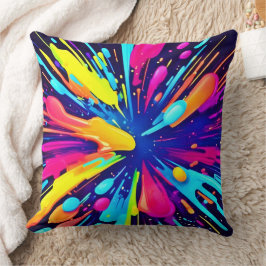 Neon Paint Explosion auf dunkler Leinwand Kissen