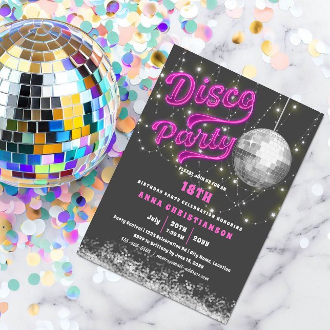 Neon Pink Disco Geburtstagsparty Einladung (Pink neon disco party invitation with string lights and a silver disco ball.  )