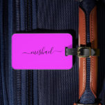 Neon Pink, hell Lila, Typografie, Personalisieren Gepäckanhänger<br><div class="desc">Die Personalisierte Gepäckmarke Neon Pink, wo kühle Farbe und personalisierter Flair in einem außergewöhnlichen Reisezubehör zum Vorschein kommen. Dieses Gepäckanhänger mit auffallendem neonrosa Hintergrund verleiht Ihrem Reisegepäck einen Helligkeitsschub und sorgt gleichzeitig dafür, dass Ihr Gepäck leicht erkennbar ist. Passen Sie Ihren Anhänger mit Ihrem Namen oder Ihren Initialen an, elegant...</div>